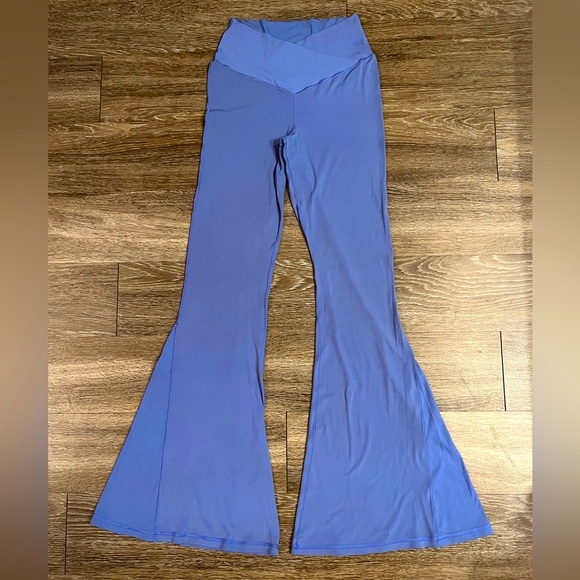 OFFLINE by Aerie | Real Me High Waisted Crossover Rib Flare Leggings Size Large - Picture 2 of 5